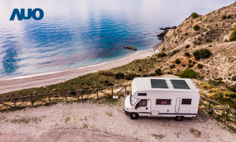 「可撓輕量化太陽光電板SunCurva」使用輕量特殊耐候型複合板取代傳統太陽能板的玻璃前板，不僅降低70%重量，每米平方僅3Kg；具有抗衝擊性能及通過電磁相容性測試，可應用於交通運輸工具，如露營車、遊艇等